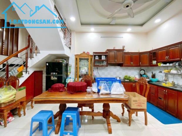 NHÀ LÔ GÓC PHẠM VĂN CHIÊU THÔNG THOÁNG, YÊN TĨNH, SẠCH SẼ 8.6VND - 3