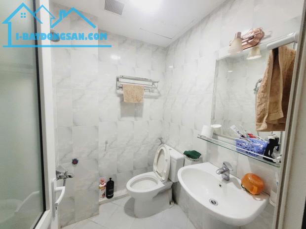 NHÀ ĐẸP TÔN ĐỨC THẮNG - SÁT PHỐ - 2 THOÁNG - PHÂN LÔ - 2