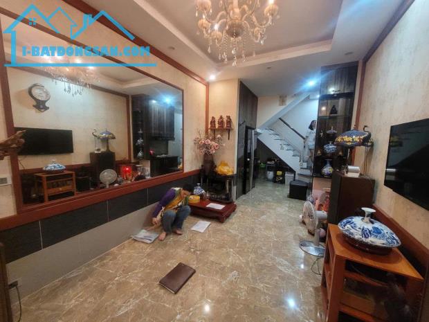 NHÀ ĐẸP TÔN ĐỨC THẮNG - SÁT PHỐ - 2 THOÁNG - PHÂN LÔ - 4