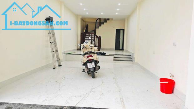 Bán nhà Định Công, Hoàng Mai, 49m2, 5 tầng, MT 4.2m, ô tô, 12.6 tỷ