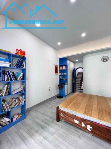 ► Nhà gần MT Thi Sách, 20m Ô tô Đậu, 60m2, 3 tầng mới xây 2 năm, cực chắc, an toàn trẻ