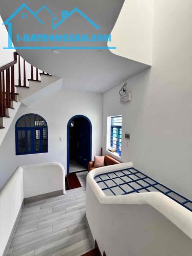 ► Nhà gần MT Thi Sách, 20m Ô tô Đậu, 60m2, 3 tầng mới xây 2 năm, cực chắc, an toàn trẻ - 1