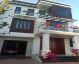Cho thuê biệt thự Văn Cao, DT: 180m2, 4 p.ngủ khép kín.