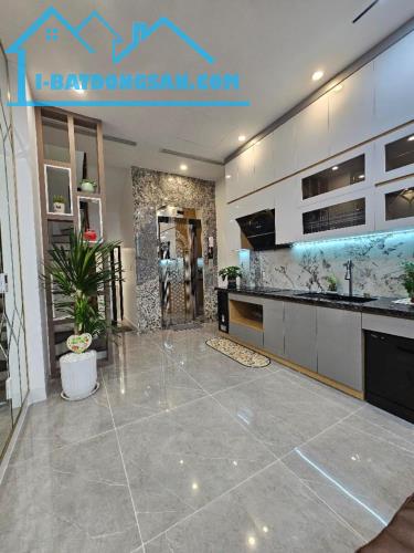 Bán nhà đẹp phố Nguyễn Sơn,sát phố,ngõ thông ba gác phóng vù vù,diện tích 40m2,nhỉnh 12tỷ - 1
