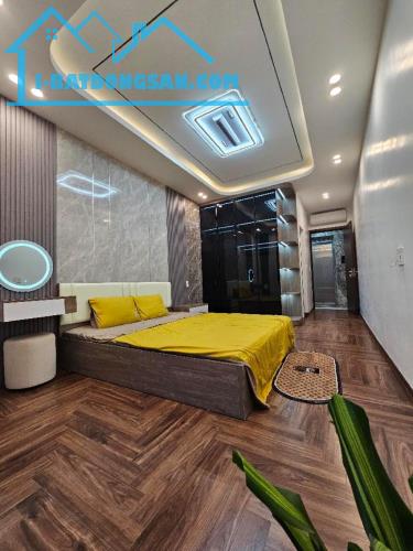 Bán nhà đẹp phố Nguyễn Sơn,sát phố,ngõ thông ba gác phóng vù vù,diện tích 40m2,nhỉnh 12tỷ - 4