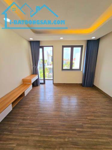 NHÀ ĐẸP 3 TẦNG - LONG PHƯỚC - ĐƯỜNG 8M - OTO NÉ NHAU - NHỈNH 5 ĐỒNG - 1