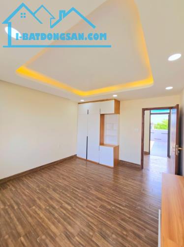 NHÀ ĐẸP 3 TẦNG - LONG PHƯỚC - ĐƯỜNG 8M - OTO NÉ NHAU - NHỈNH 5 ĐỒNG - 2