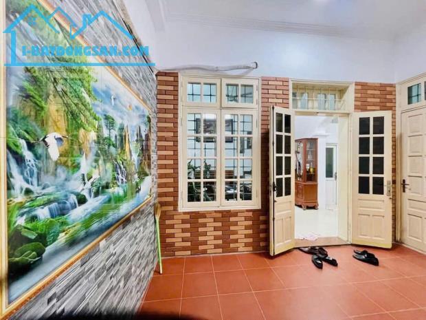 Bán nhà 55m2, 7,7 tỷ, Trương Định, Giáp Bát, Hoàng Mai, đủ nội thất, ngõ thông ô tô, gtốt