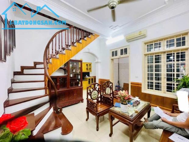 Bán nhà 55m2, 7,7 tỷ, Trương Định, Giáp Bát, Hoàng Mai, đủ nội thất, ngõ thông ô tô, gtốt - 1