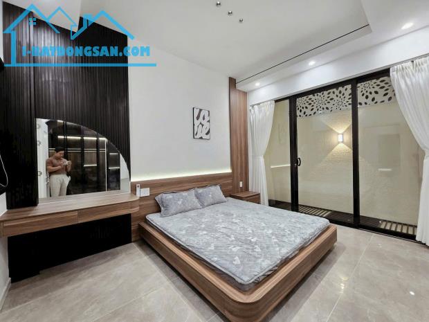 Nhà mới 100% 3 tầng MT đường 7m5 Bùi Giáng - Cách công viên 150m - 3