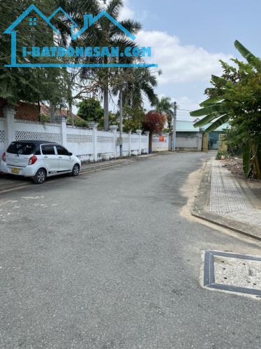 Nhà Gấp Bán Giảm 2 Tỷ. 200m2 Full Thổ Cư, Đường 8 Trường Thạnh, Tp Thủ Đức, Chỉ Còn 9 Tỷ