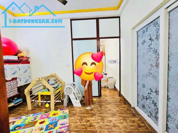 NGÕ 318 ĐÊ LA THÀNH LÔ GÓC - KINH DOANH NHỎ - NGÕ THÔNG DT 40m2 5T x MT 4.8m Giá 9.5 tỷ - 3