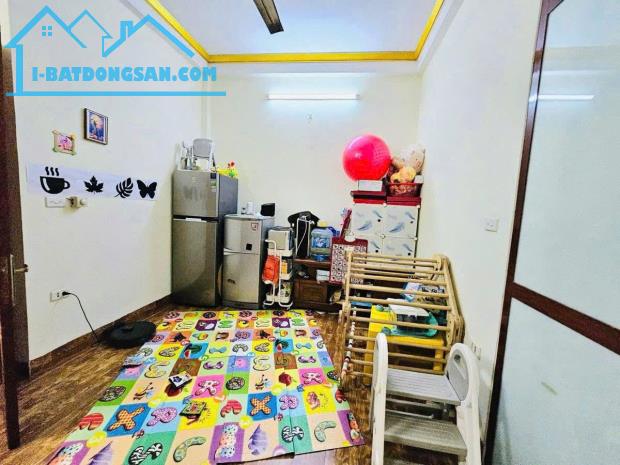 NGÕ 318 ĐÊ LA THÀNH LÔ GÓC - KINH DOANH NHỎ - NGÕ THÔNG DT 40m2 5T x MT 4.8m Giá 9.5 tỷ - 1