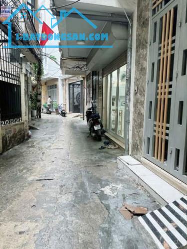 Cần bán 50m đất phố Nam Dư, ngõ rộng, mặt phố cách mặt phố vài chục m. giá thỏa thuận