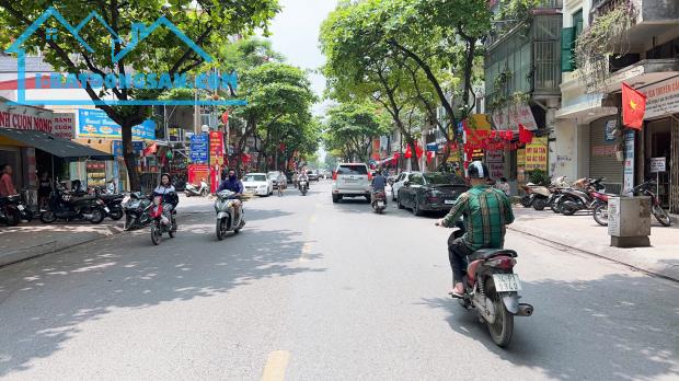 CÓ 102, HƠN 7 TỶ SỞ HỮU NHÀ TRUNG TÂM PHỐ NGUYỄN VĂN CỪ 35M, 5T, MT3.5M, Ô TÔ THÔNG.