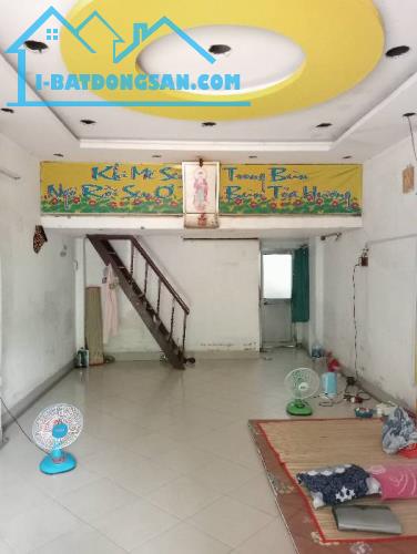 Nhà tân phú. ,gần trường học các cấp cho các con