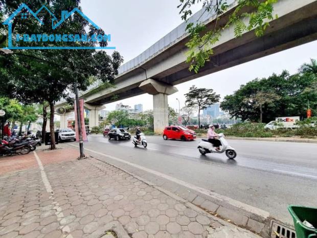 BÁN NHÀ MẶT PHỐ HOÀNG CẦU - 138M² - MT RỘNG - KINH DOANH - VỈA HÈ Ô TÔ TRÁNH - GIÁ CHỈ 37