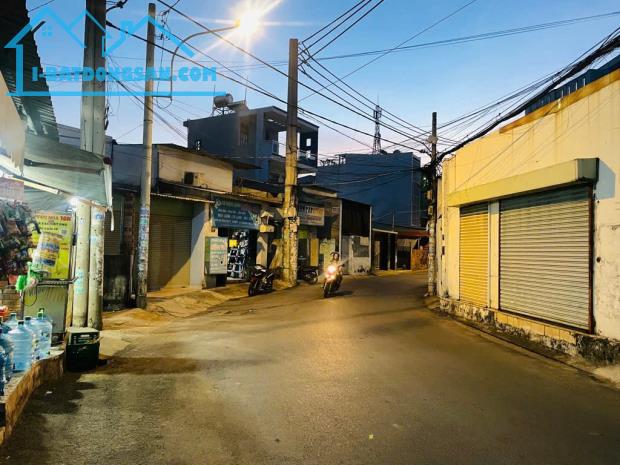 "Bán đất tặng  Nhà - Đường Số 2- Tăng Nhơn Phú B-  Quận 9 .Giá nhỉnh : 6.x tỷ (TL).Diện tí