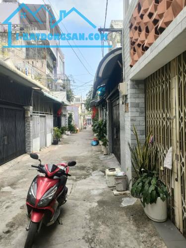 "Bán đất tặng  Nhà - Đường Số 5 -  Tăng Nhơn Phú B -  Quận 9 . Giá nhỉnh :11 tỷ (TL).Diện - 2