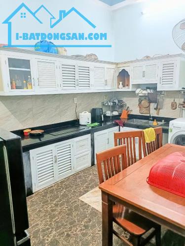 "Bán đất tặng  Nhà - Đường Số 5 -  Tăng Nhơn Phú B -  Quận 9 . Giá nhỉnh :11 tỷ (TL).Diện - 5