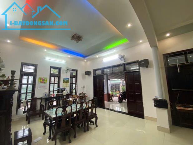BÁN BIỆT THỰ TẶNG DÃY TRỌ CÓ THU NHẬP - 409m2 - HẺM XE HƠI - 24 TỈ - 2