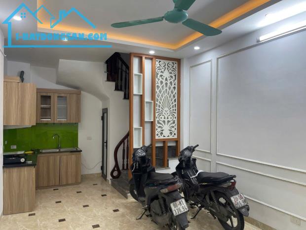 Cho thuê nhà riêng ngõ 521 Trương Định 5 tầng x 35m2, 3 ngủ, 4 vệ sinh, 11 Triệu ở gđ,
