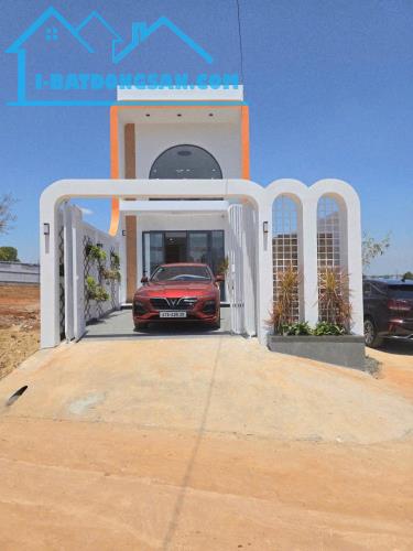 Nhà 2tầng góc 2 mt phong cách hiện đại phường EaTam DT 5.5×28m - 5