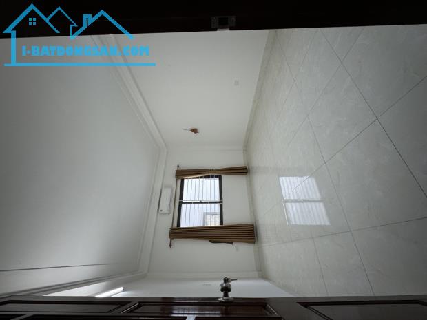 NHÀ MỚI GẦN PHỐ- LÔ GÓC- 6 TẦNG - NGÕ THÔNG, CẦU AM, 7.5tỷ. - 4