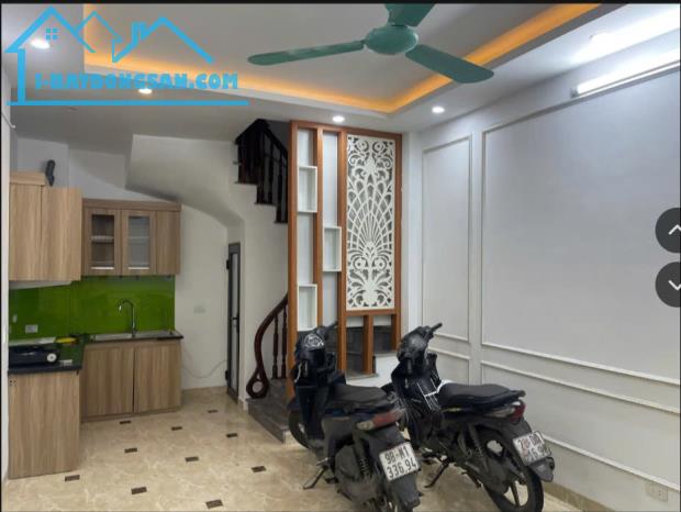 Cho thuê nhà ngõ 521 Trương Định, 5 tầng x 33m2, 3 ngủ khép kín, 12 Triệu/tháng - 4