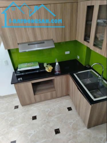 Cho thuê nhà ngõ 521 Trương Định, 5 tầng x 33m2, 3 ngủ khép kín, 12 Triệu/tháng - 1