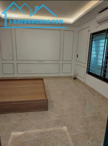 Cho thuê nhà ngõ 521 Trương Định, 5 tầng x 33m2, 3 ngủ khép kín, 12 Triệu/tháng