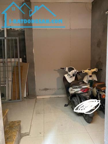 Cho thuê nhà nguyên căn ngõ 15 Phố Lê Đại Hành 3 tầng x 40m2, 3 ngủ chỉ 7.3 Triệu