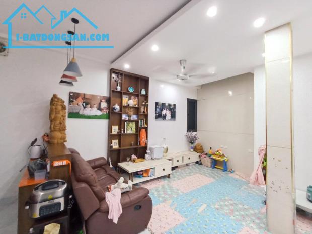 Nhà Đẹp Linh Đàm-43m2x5T-30m Ô Tô 1 tạ qua-Chỉ 6 Tỷ.