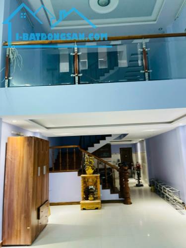 Bán nhà MT tại Lý Đạo Thành, 7 tỷ VND, 64 m2, 4PN + 3WC, hướng Đông Nam