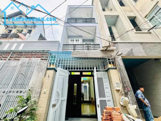 Cần tiền bán gấp căn nhà đường Ngô Gia Tự, P.9, Quận 5. Giá chỉ 2tỷ790 thương lượng.