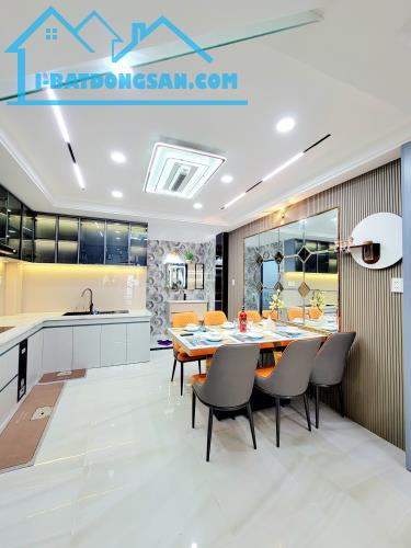 Cần Tiền,Bán Gấp,Nhà Phú Nhuận,đường Hoa Sứ 82m2 Giá 3tỷ868, Gần BV Hoàn Mỹ, Sổ hồng riêng