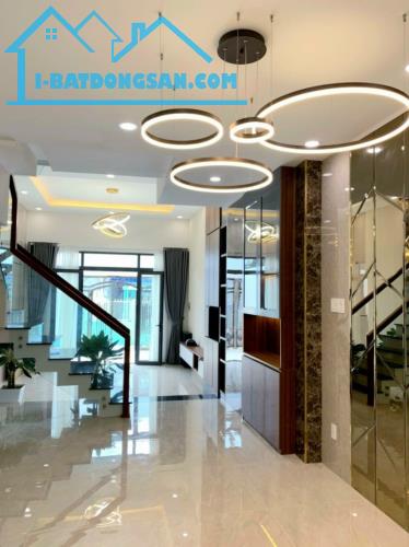 Bán nhà 4 tầng, 90m², 4PN, 5WC, Q.2, 8.2 tỷ, sổ hồng