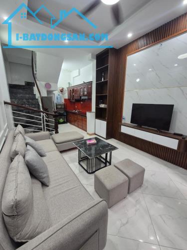 BÁN NHÀ NGÕ 135 ĐỘI CẤN – TRUNG TÂM BA ĐÌNH – NHÀ ĐẸP FULL NỘI THẤT – GIÁ 7.5 TỶ 	•