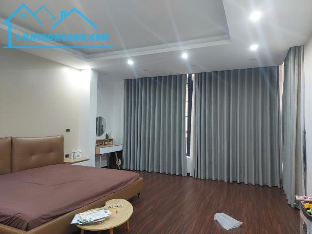 Nhà Dân Xây Phố Nguyễn Văn Cừ Long Biên, 115m2, mặt tiền rộng, gần cầu chương dương, 27 tỷ - 2