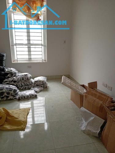 BÁN NHÀ 2 TẦNG NGÕ 227 THẠCH BÀN. DT 56M. NHỈNH 8 TỶ( CÒN TL)