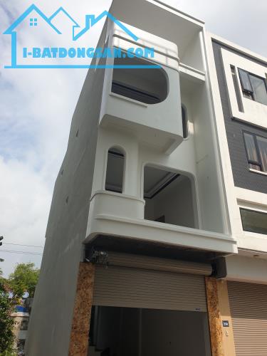 BÁN NHÀ 5.3 TỶ 4 TẦNG 62M2 CÓ GARA Ô TÔ VỊ TRÍ ĐẸP ĐÔ THỊ THỐNG NHẤT