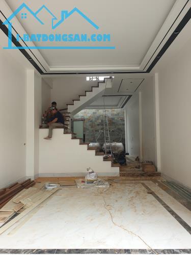 BÁN NHÀ 5.3 TỶ 4 TẦNG 62M2 CÓ GARA Ô TÔ VỊ TRÍ ĐẸP ĐÔ THỊ THỐNG NHẤT - 1