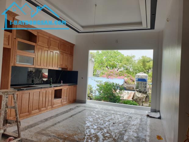 BÁN NHÀ 5.3 TỶ 4 TẦNG 62M2 CÓ GARA Ô TÔ VỊ TRÍ ĐẸP ĐÔ THỊ THỐNG NHẤT - 2