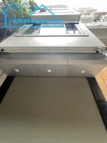 Cực hiếm. Bán nhà Khương Trung, Thanh Xuân. 42m2 x 5 Tầng. NGÕ THÔNG. Ô TÔ. Hơn 10 Tỷ.