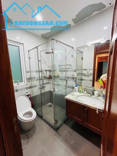 Bán gấp nhà đẹp ở ngay khu Đường số Q.7, xe hơi ngủ nhà, 120m2, ngang 6m, SHR, chỉ 24 tỷ. - 1