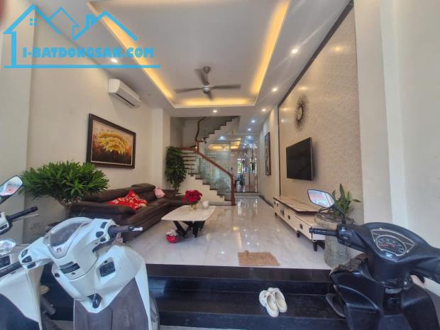 Bán nhà MẶT PHỐ Bùi Xương Trạch, THANH XUÂN – 70M² x 4 TẦNG, sau nhà là hồ - 23 tỷ. - 1
