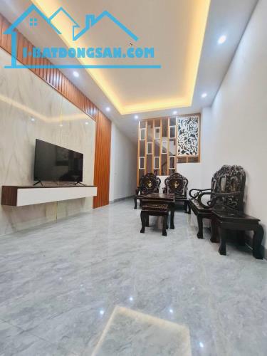 Bán nhà phân lô Hoàng Mai - mặt ngõ rộng thông oto chạy , dt 38M * 4T giá 7.35 tỷ SĐCC