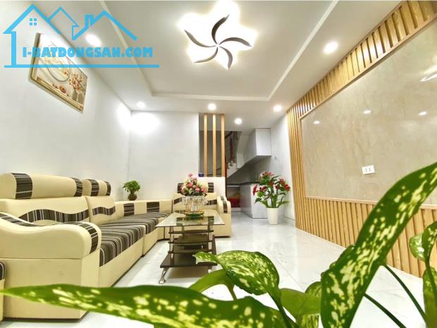 Nhà Đẹp- Ở Ngay- Ngõ Nông - Văn Chương-Đống Đa - Dt : 23m2/4 tầng*nhỉnh 5 tỷ