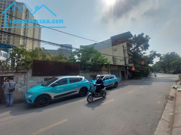 Cần bán 1000m đất dịch vụ tại Lĩnh Nam, mặt ngõ ô tô tránh, Lô góc, giá chỉ 30 tỷ