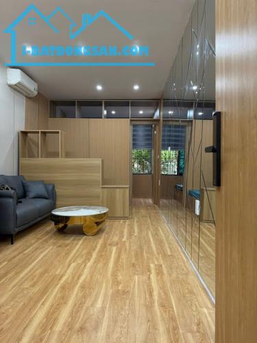 Bán căn hộ tầng 2 Tập Thể Nam Thành Công (20 Láng Hạ) 50m2 ,lô góc ô tô full nội thất - 1
